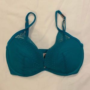 Victoria’s Secret WITH TAGS Incredible Plunge Bra